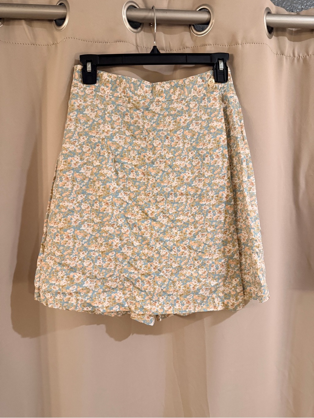 Vintage Floral Skorts in Pastel Yellow